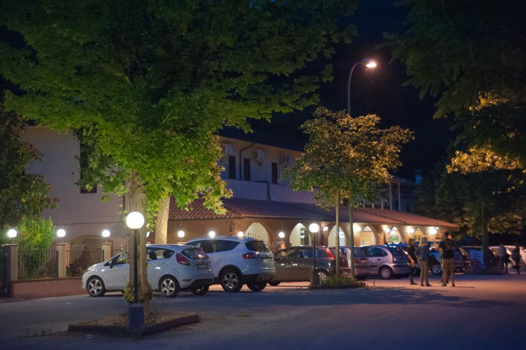 Albergo Magrini Della Genga Дженга Экстерьер фото