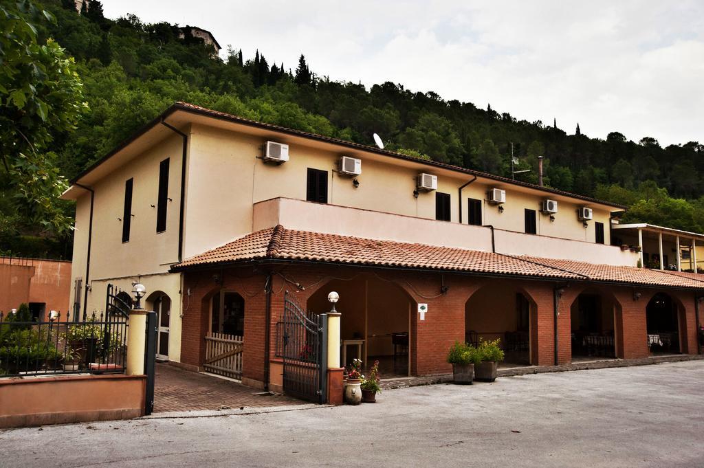 Albergo Magrini Della Genga Дженга Экстерьер фото