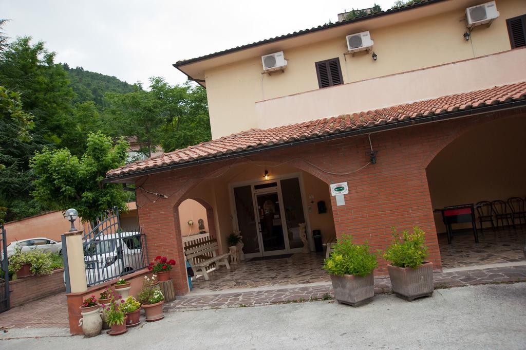 Albergo Magrini Della Genga Дженга Экстерьер фото