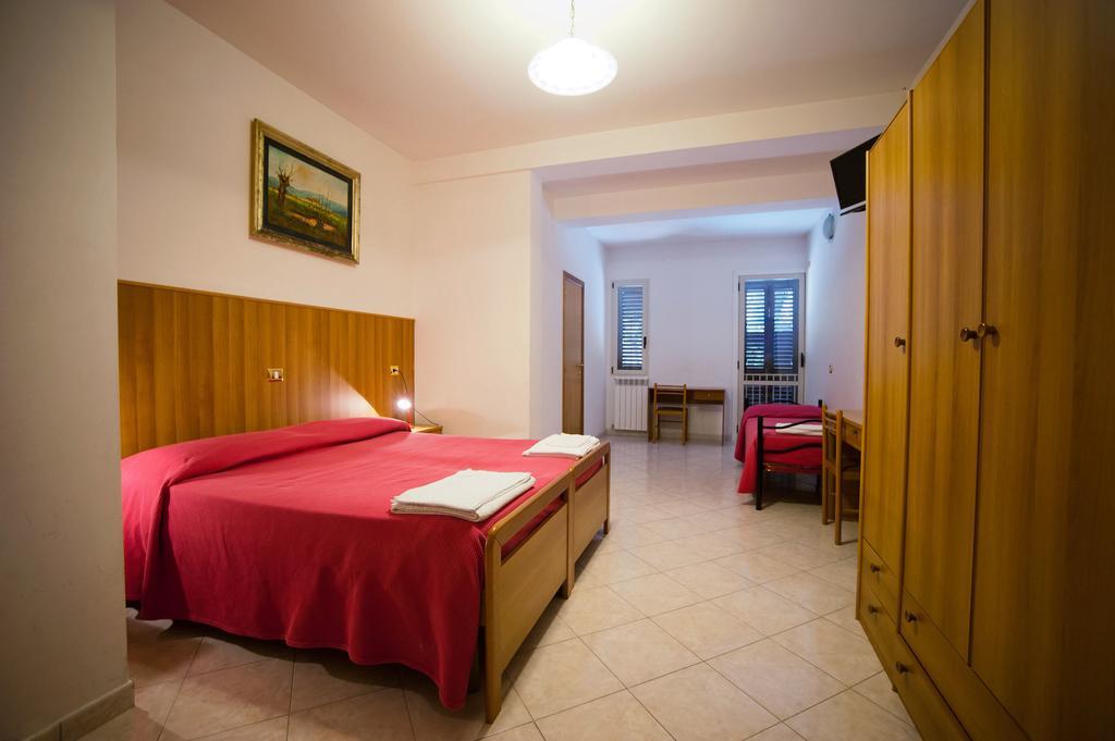 Albergo Magrini Della Genga Дженга Номер фото